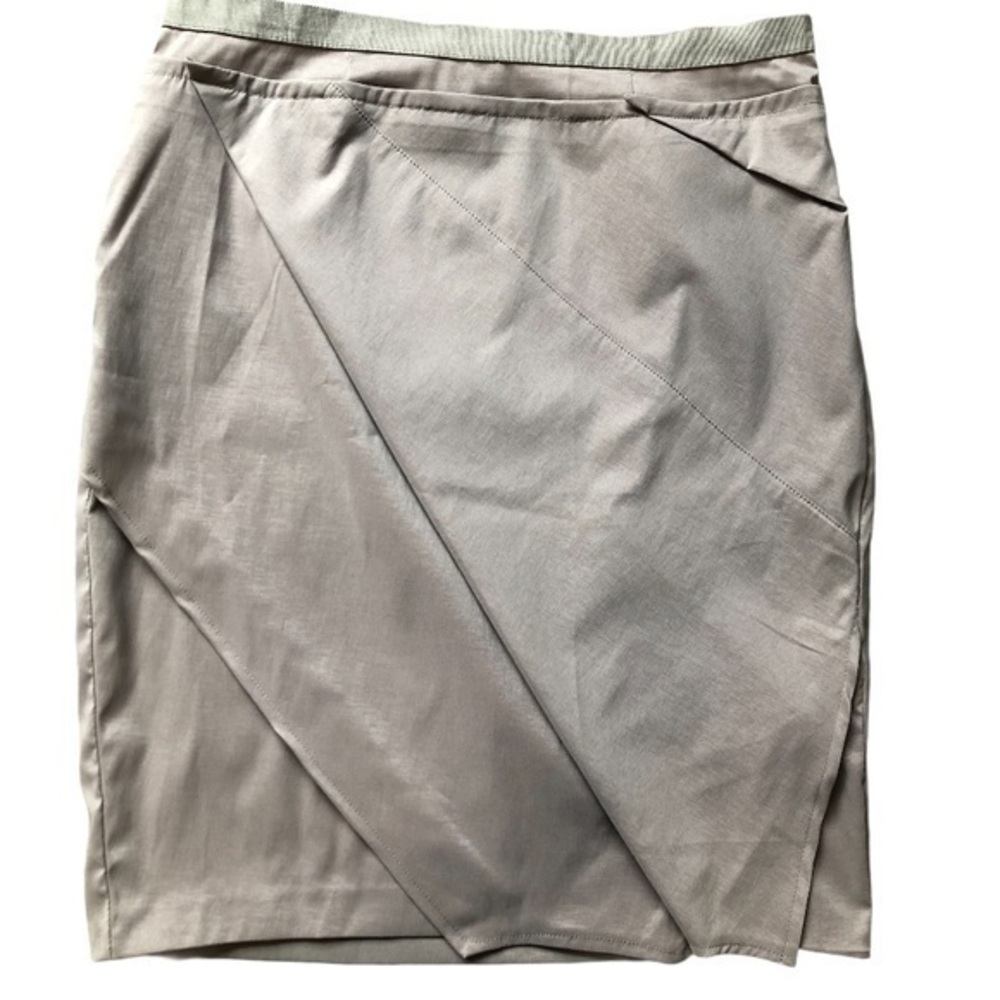 Simply vera vera Wang size 6 skirt zips on side